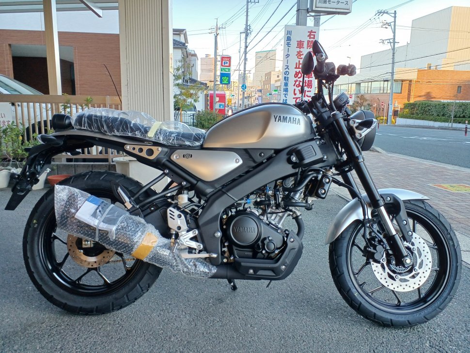 XSR125 シルバー 2024 (1)