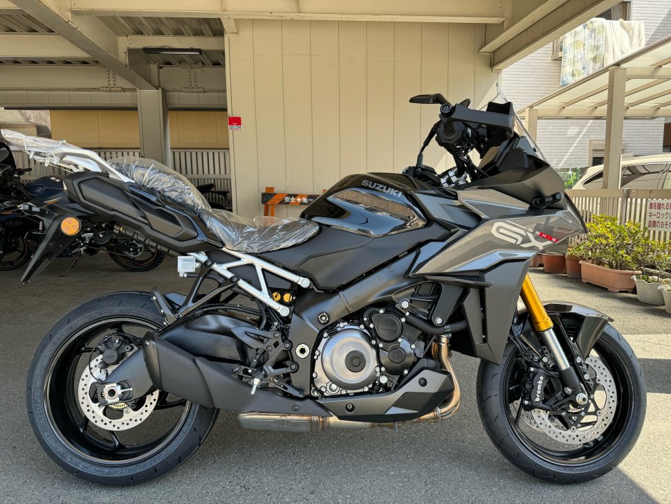 GSX-S1000GX ブラック 2024 (1)